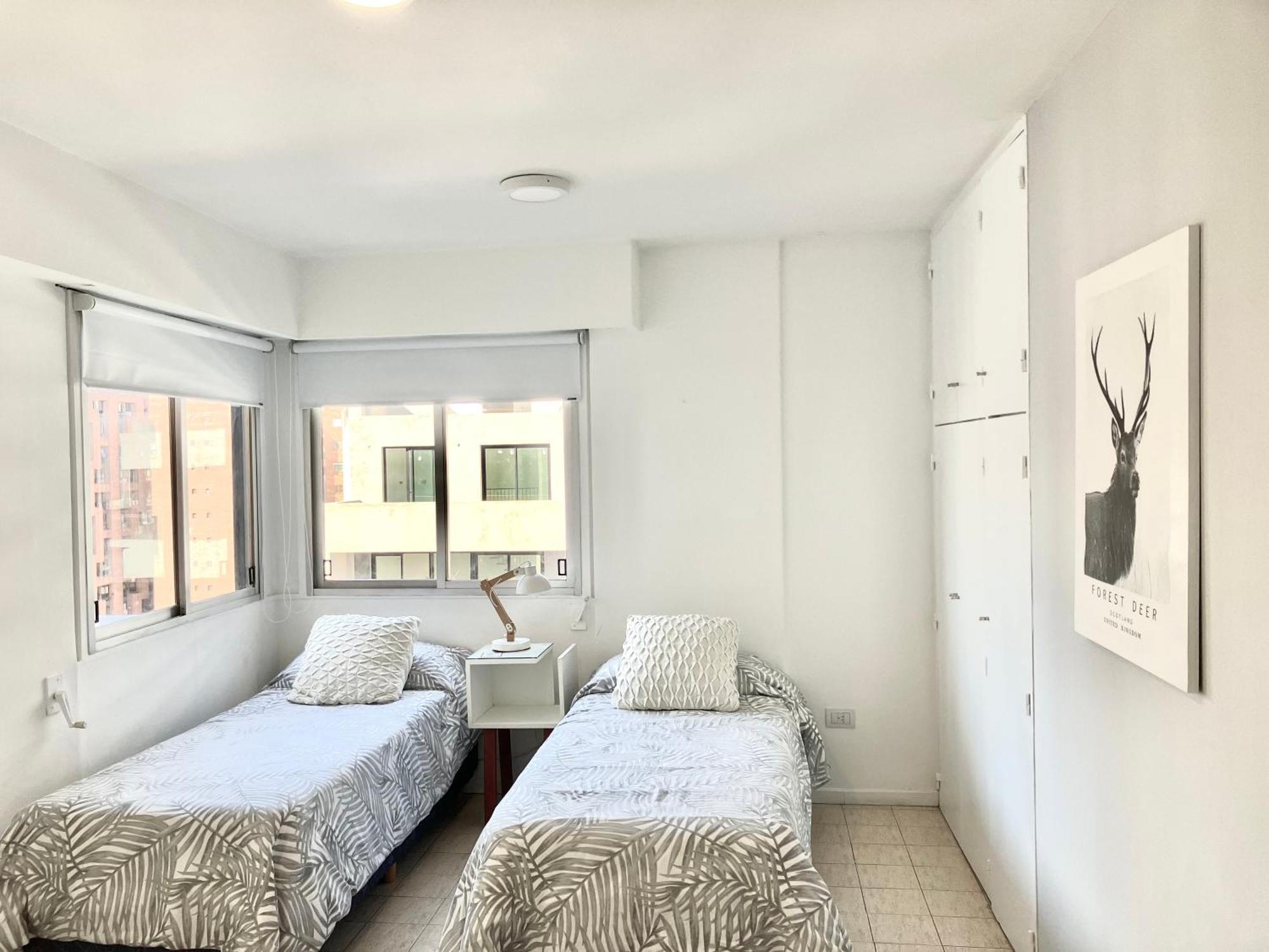 2 Dorm Sobre Av Hipolito Yrigoyen Apartment *