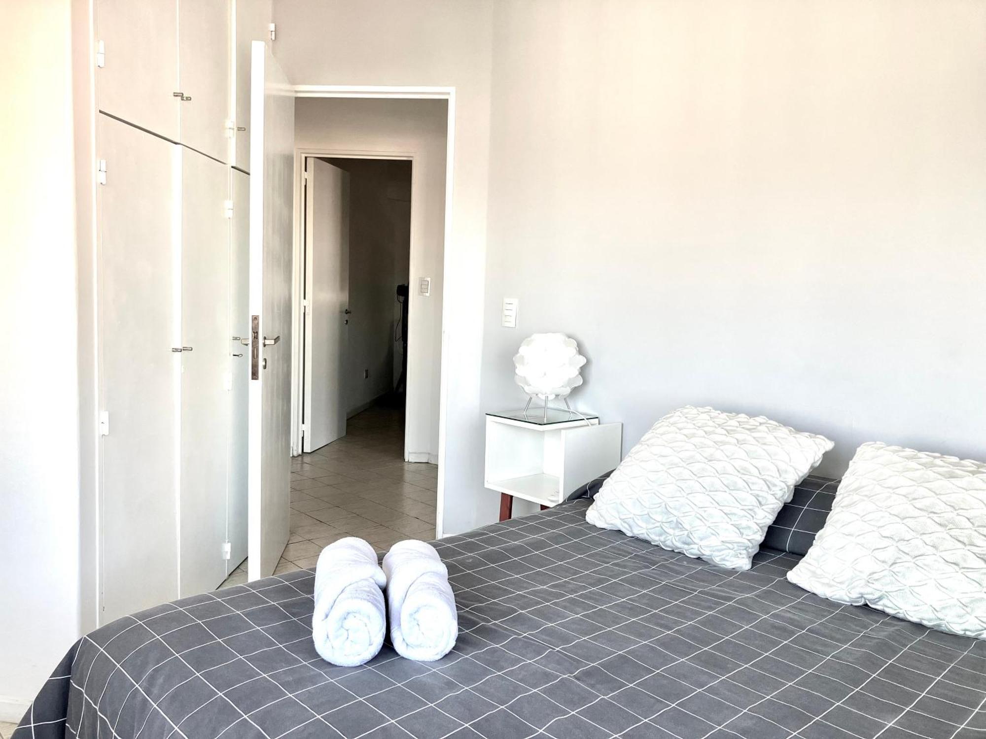 Apartment 2 Dorm Sobre Av Hipolito Yrigoyen