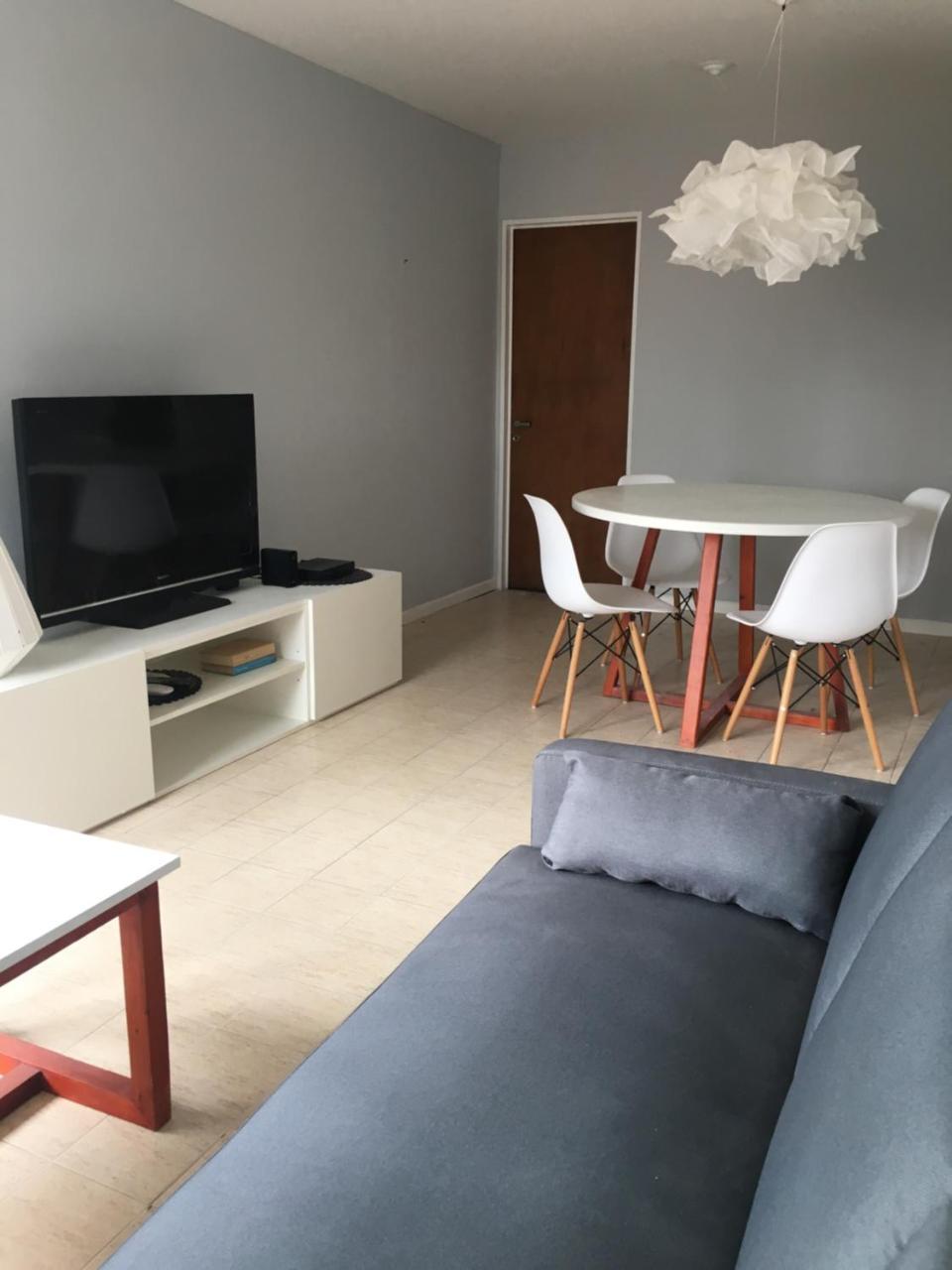 2 Dorm Sobre Av Hipolito Yrigoyen Apartment